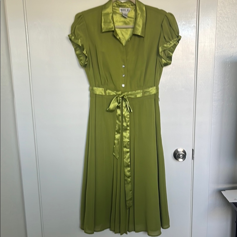 Robbie Bee Vintage Green Button-Up Midi Dress